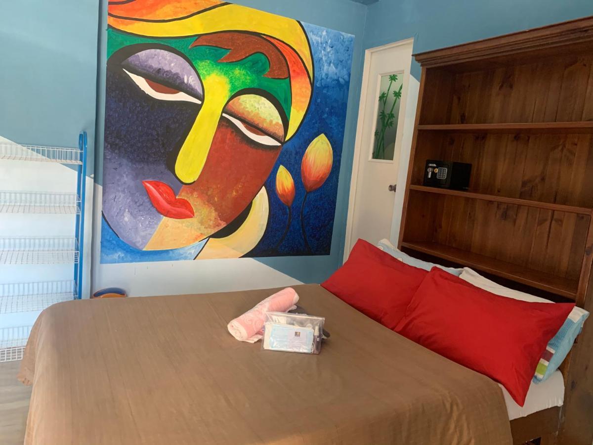 הוסטל פוארטו גאלרה Paddy Bar Backpacker And Dive Center מראה חיצוני תמונה