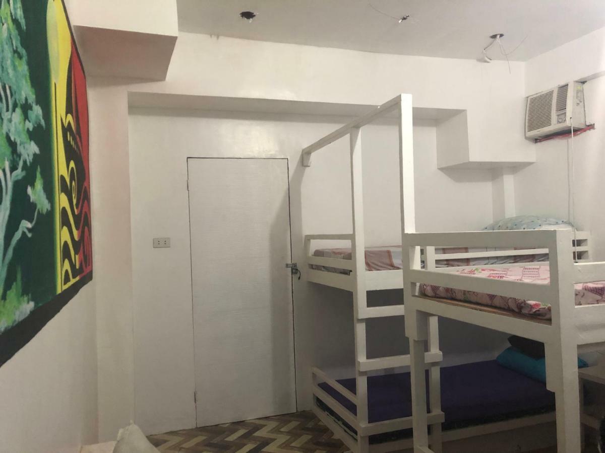 הוסטל פוארטו גאלרה Paddy Bar Backpacker And Dive Center מראה חיצוני תמונה